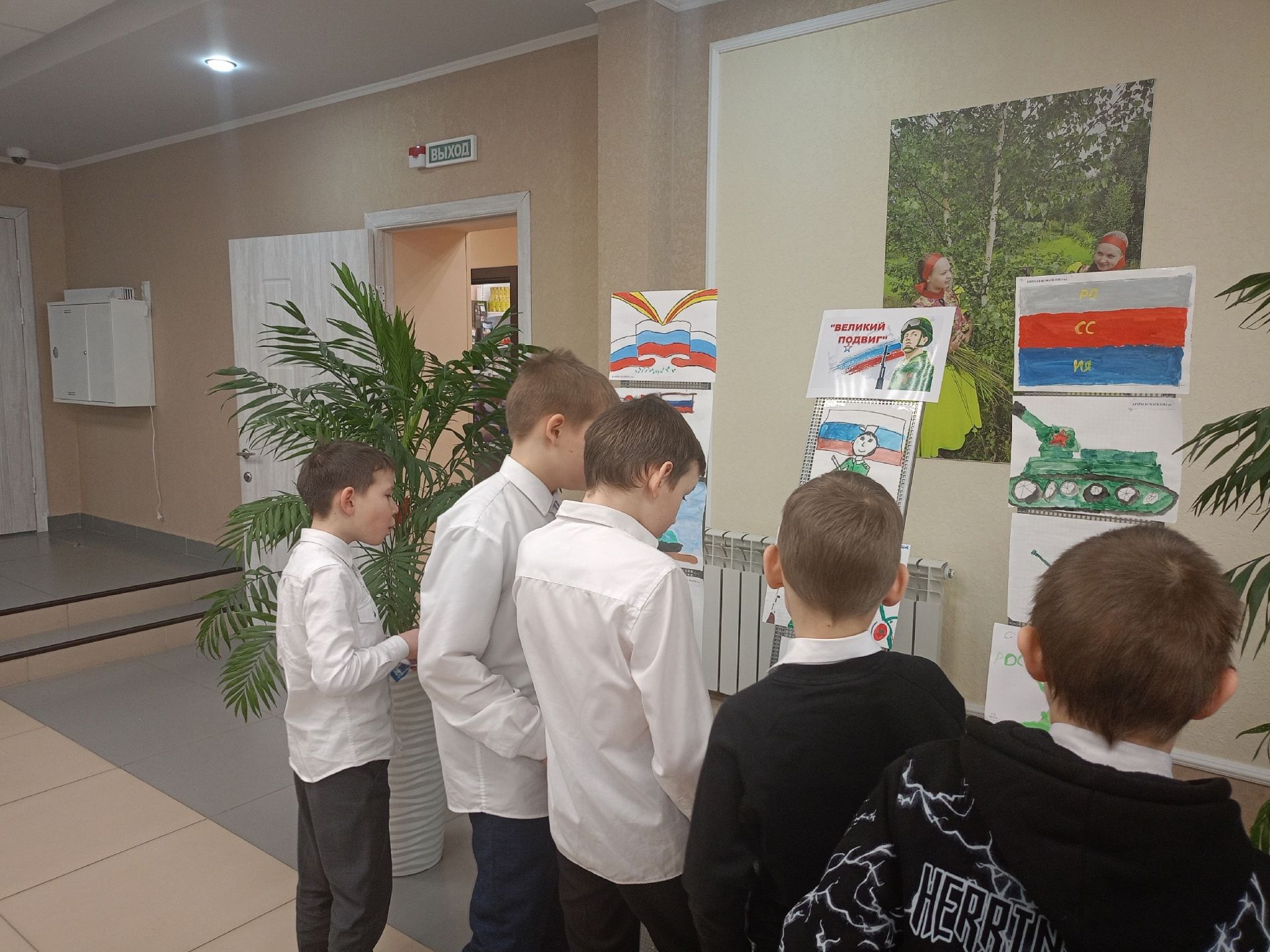 В Татарскочелнинском клубе оформлена фотовыставка