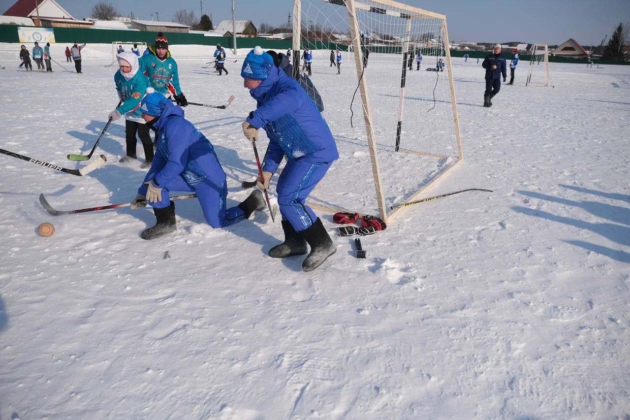 Хоккей на валенках: команда «Аммония» приняла участие на межрегиональном турнире