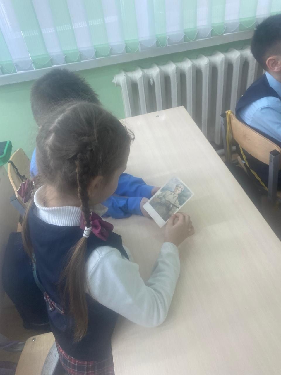 История войны в чемодане: в Менделеевской гимназии прошел музейный урок