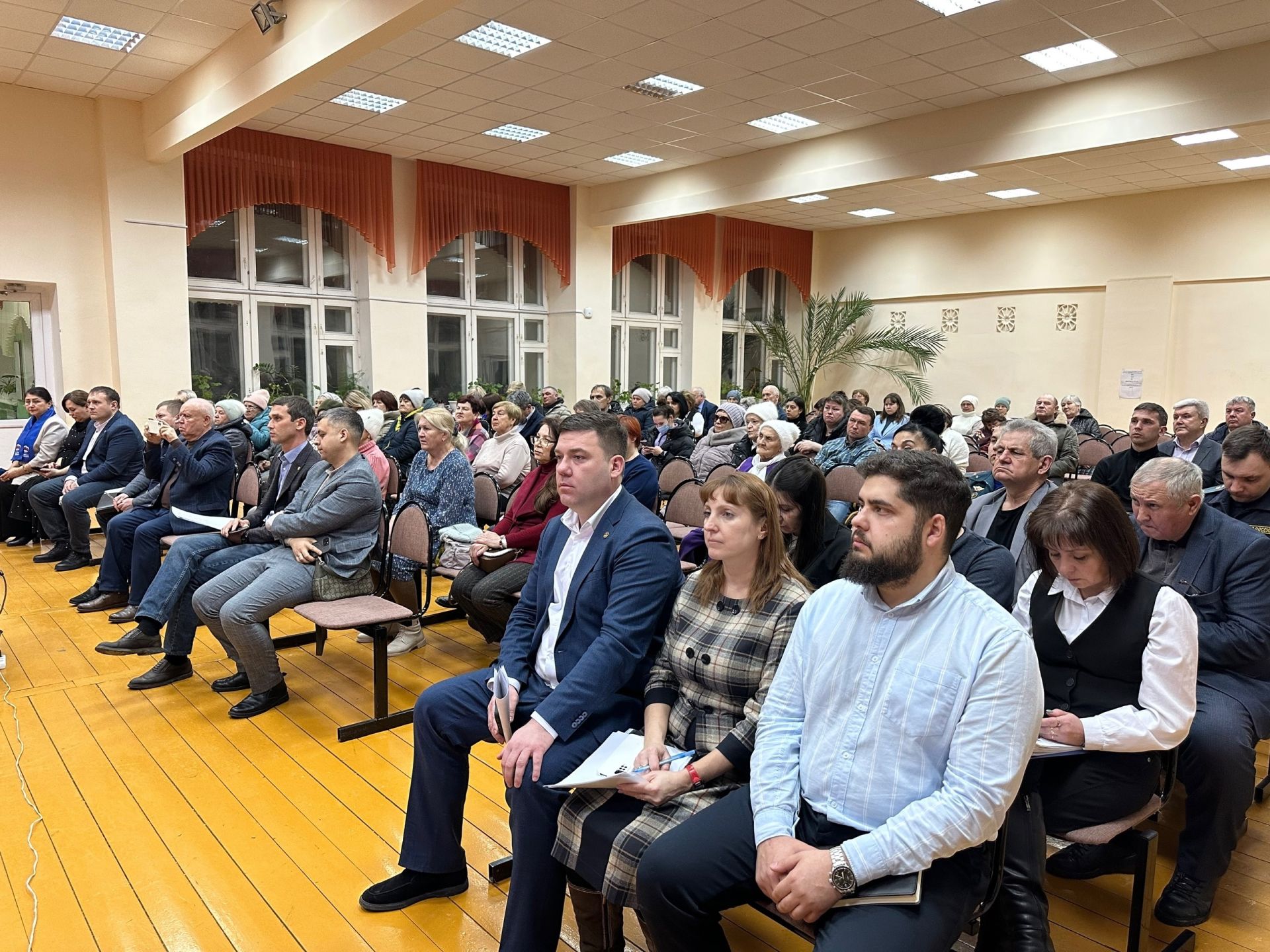 В Менделеевске построят крытый футбольный манеж и откроют детский лагерь «Юниор»