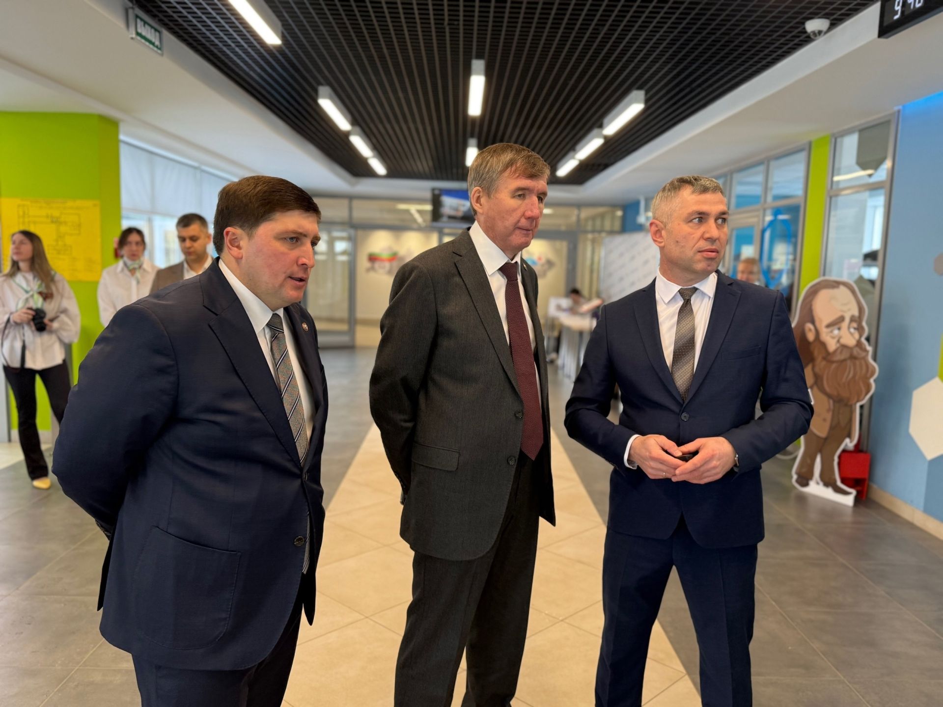 Менделеевцы поделились с республиканским гостем опытом развития образовательного кластера в партнёрстве с АО «Аммоний»