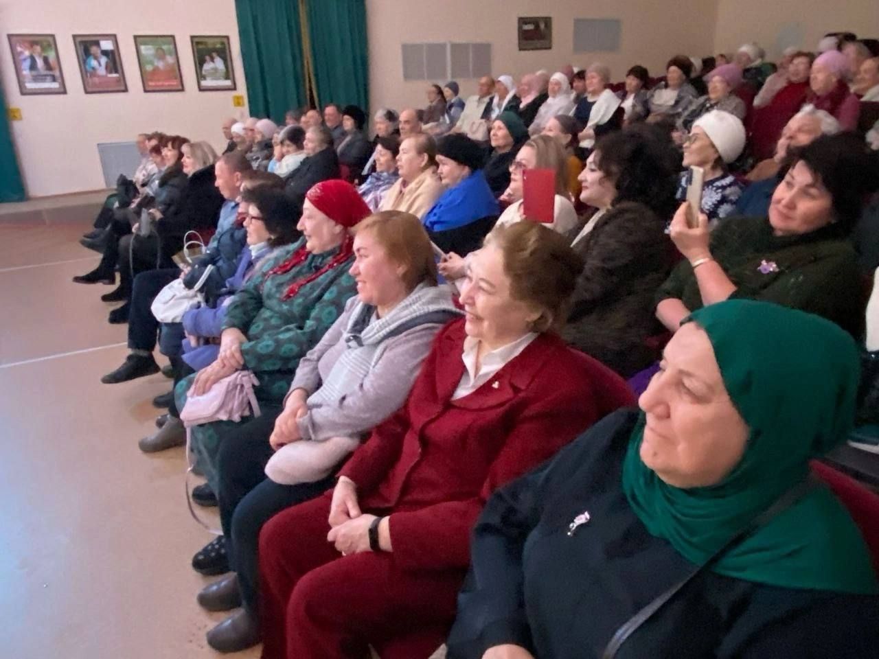 Народный театр «Дөрешкәй» из Менделеевского района представил спектакль в Ульяновске