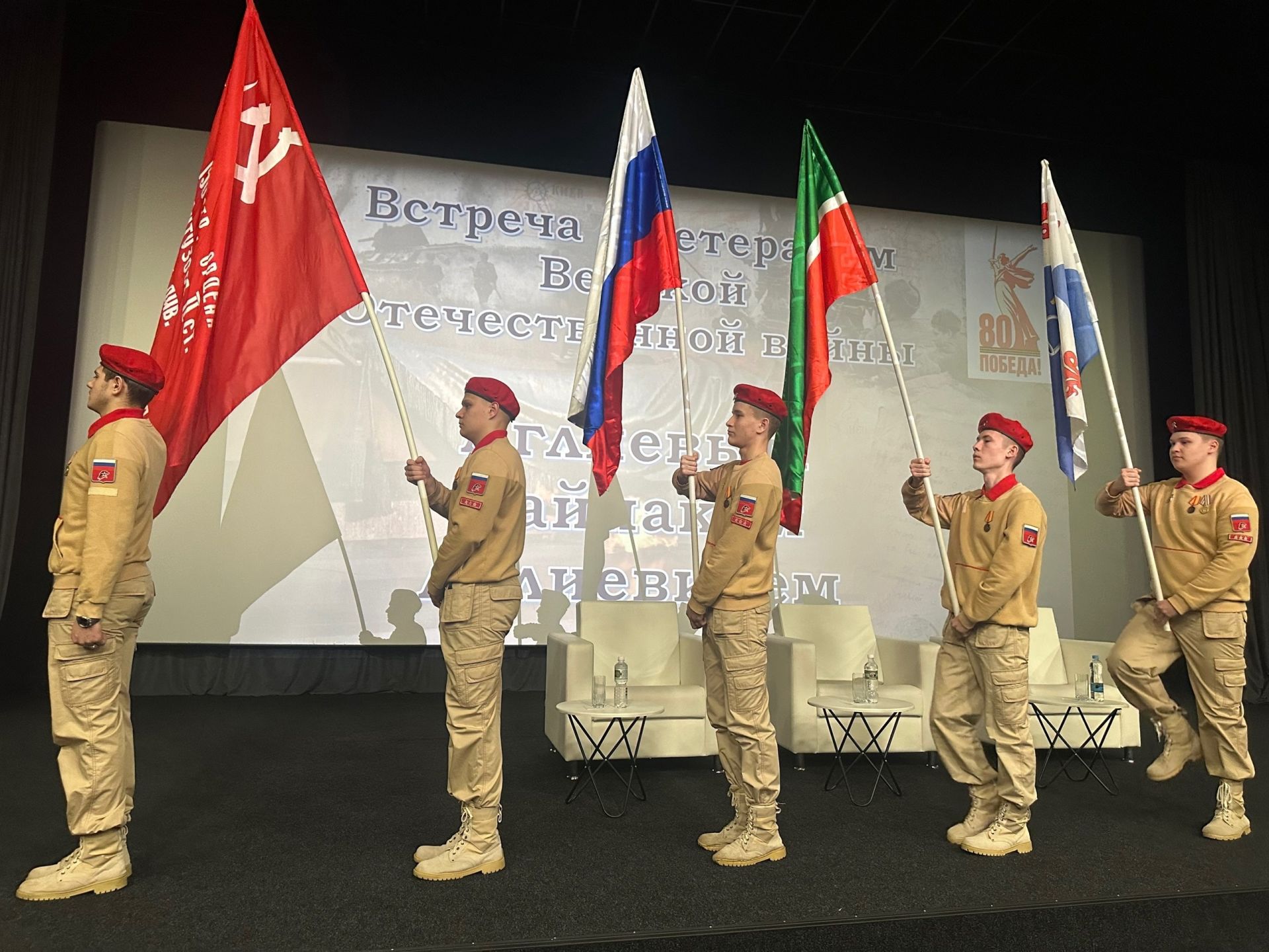 300 учащихся Менделеевска встретились с ветераном Великой Отечественной войны Зайнаком Аглиевым