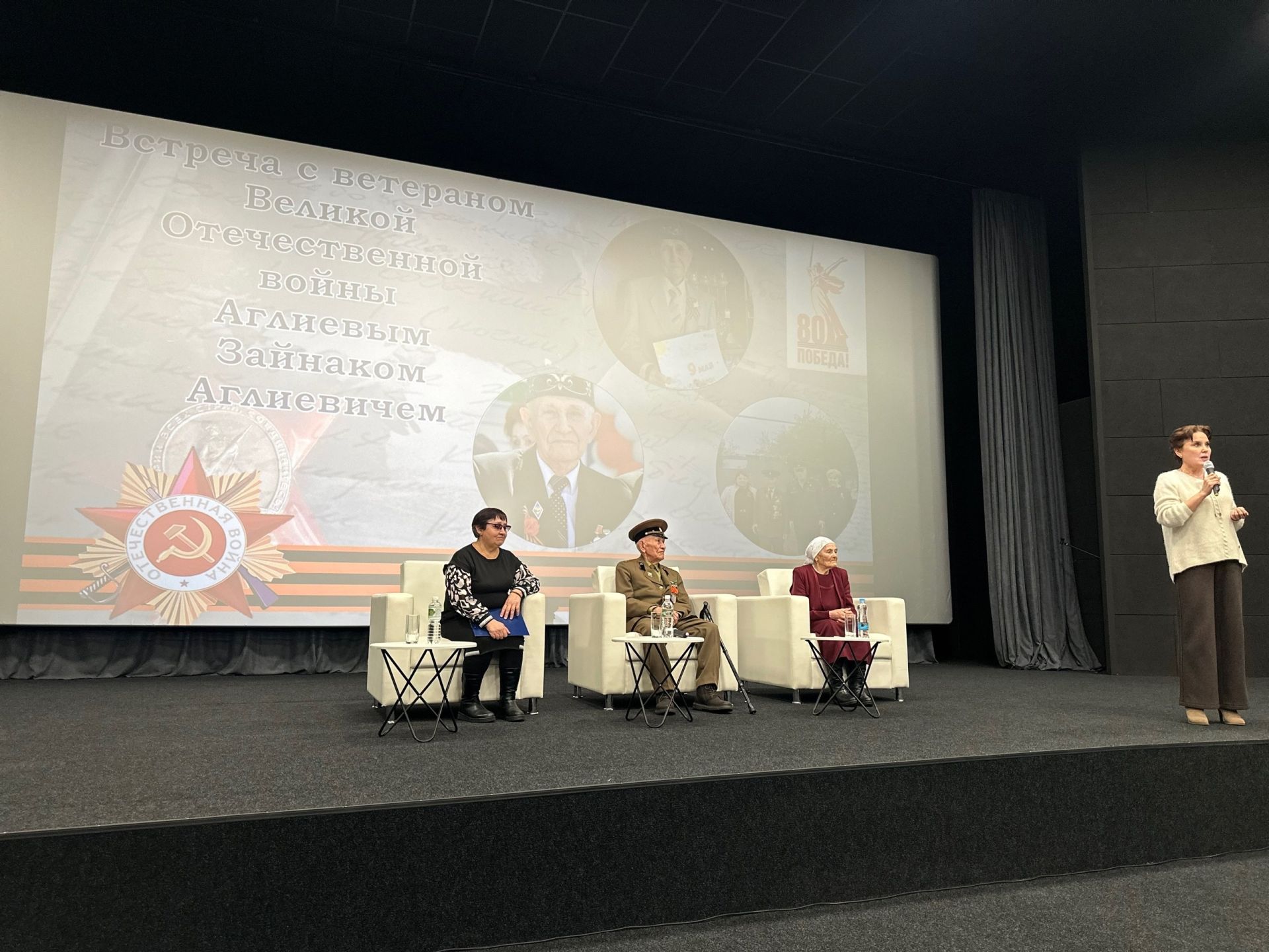 300 учащихся Менделеевска встретились с ветераном Великой Отечественной войны Зайнаком Аглиевым