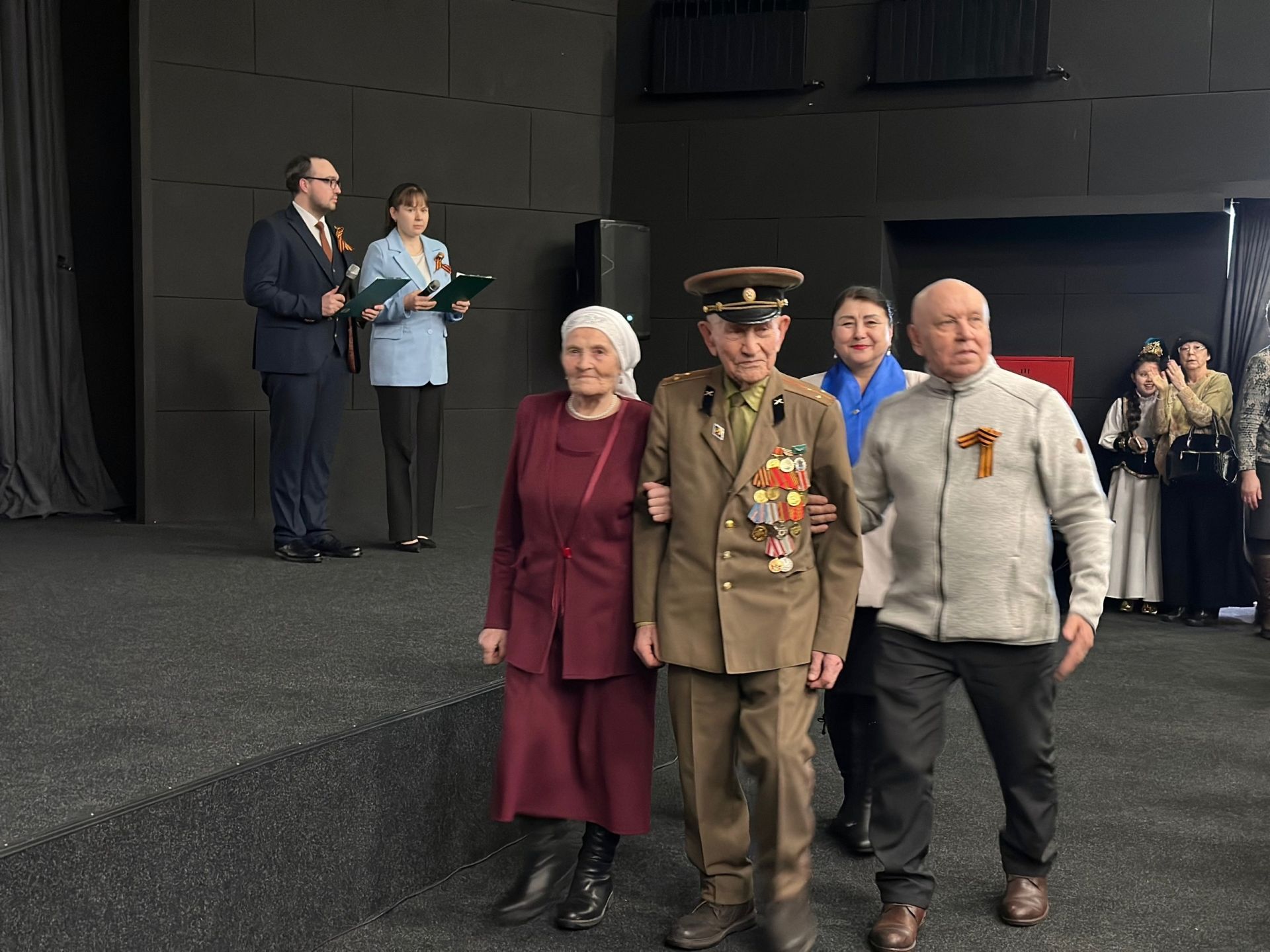 300 учащихся Менделеевска встретились с ветераном Великой Отечественной войны Зайнаком Аглиевым