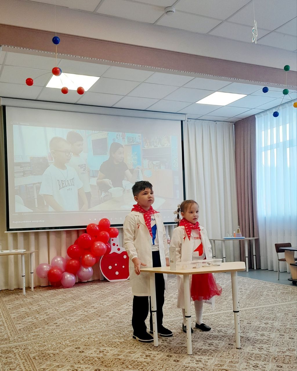 В детском саду № 7 «Золотая рыбка» прошло первое заседание детского ученого совета им. Д. И. Менделеева