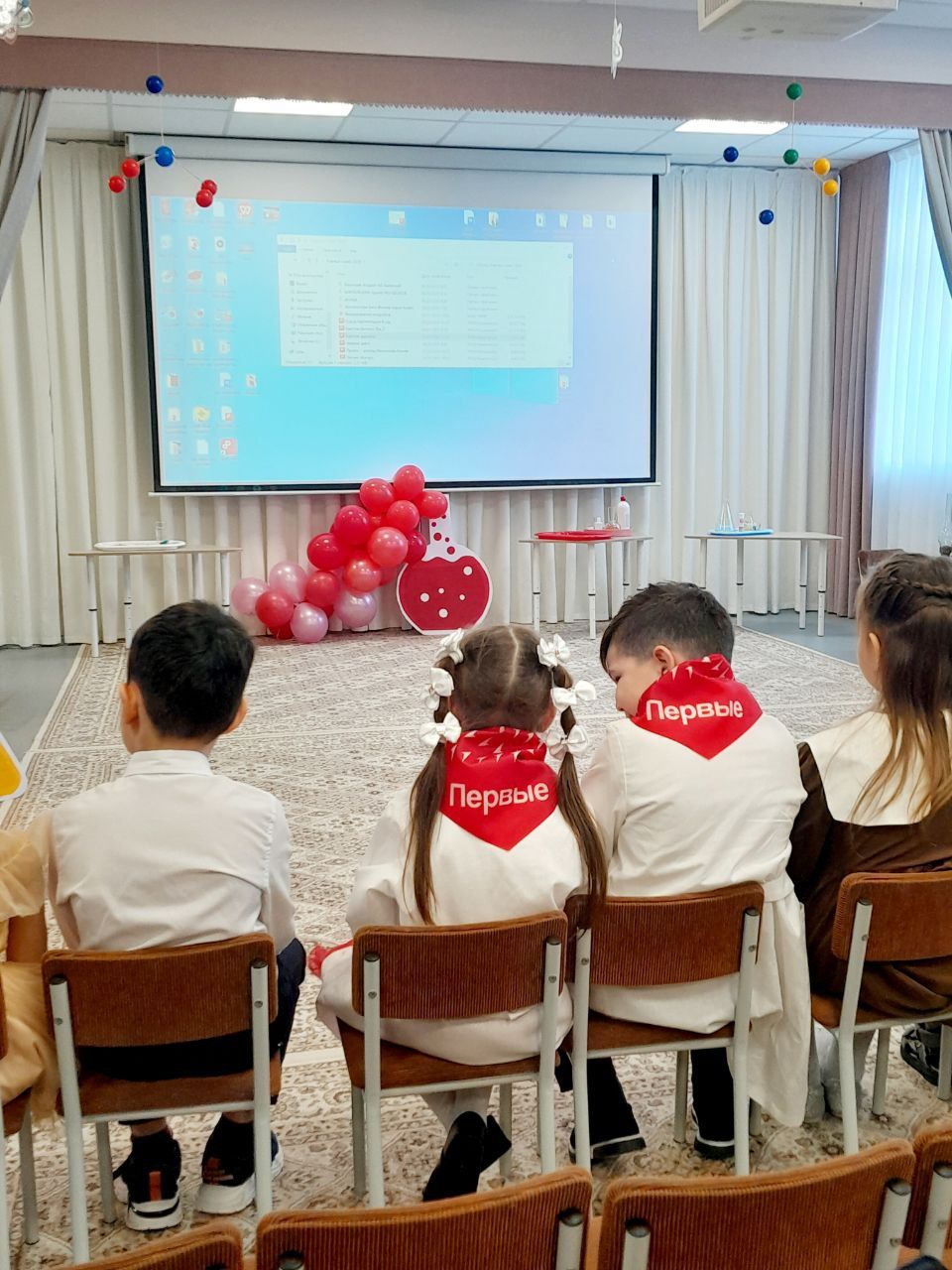 В детском саду № 7 «Золотая рыбка» прошло первое заседание детского ученого совета им. Д. И. Менделеева
