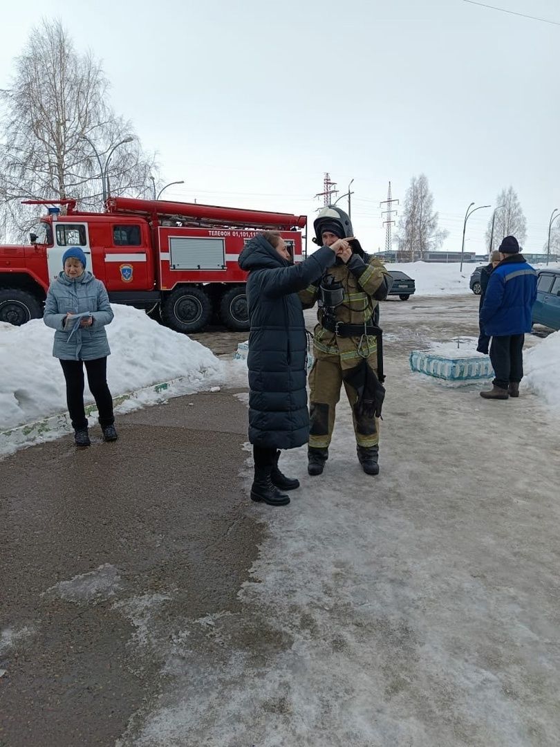 В Менделеевске проведена плановая учебная тренировка по эвакуации персонала и отработке действий при условном пожаре