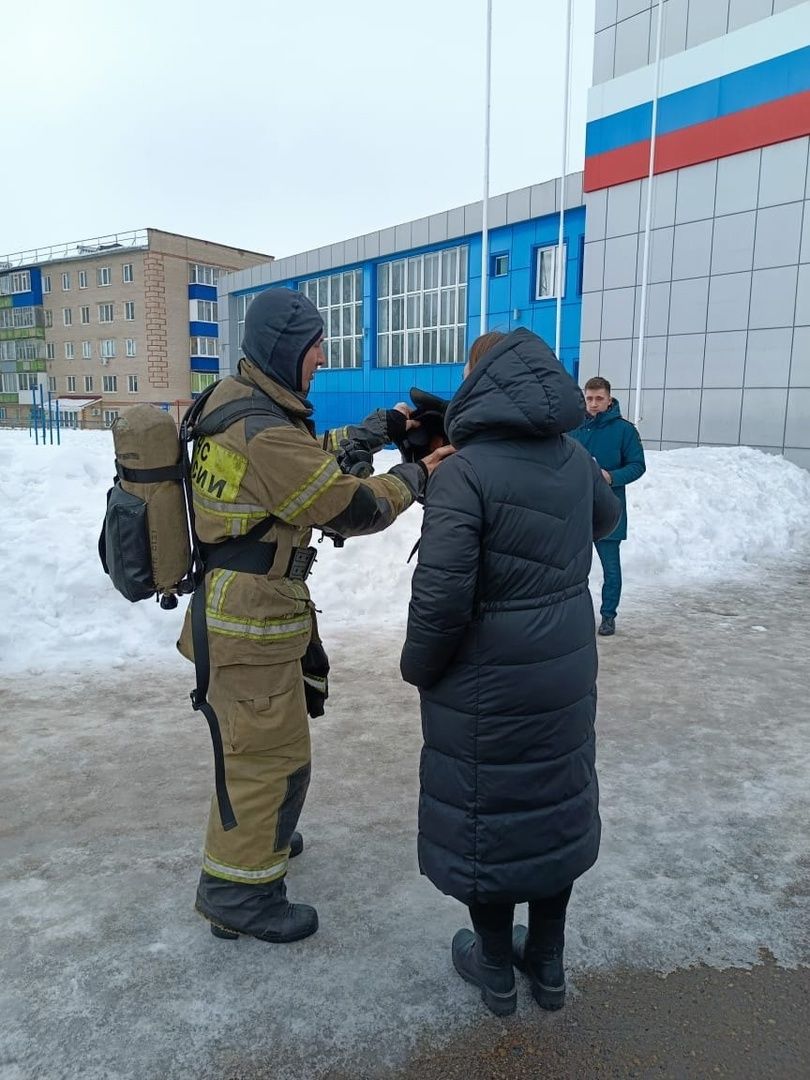 В Менделеевске проведена плановая учебная тренировка по эвакуации персонала и отработке действий при условном пожаре