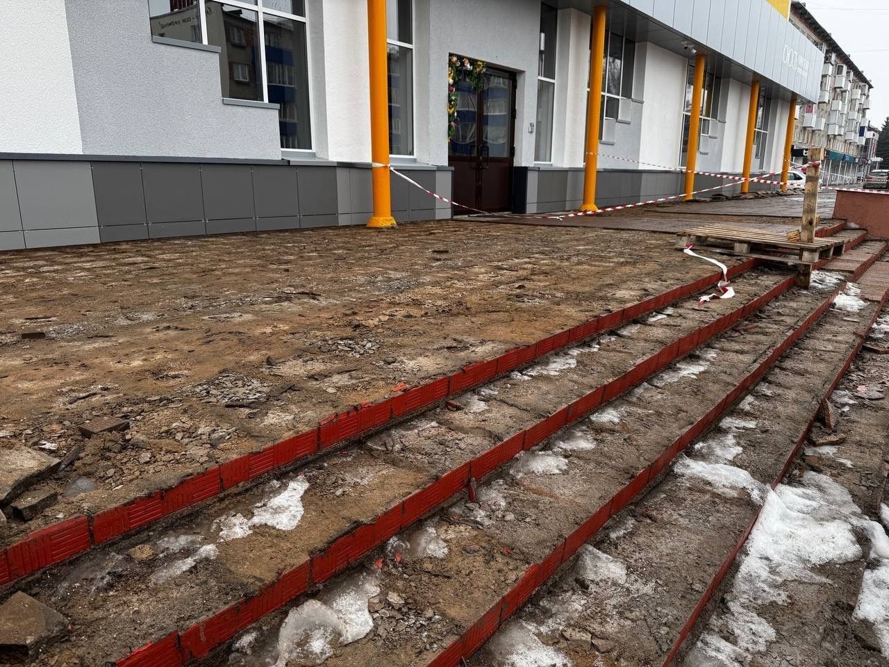 Глава Менделеевского района проверил ход строительно-ремонтных работ