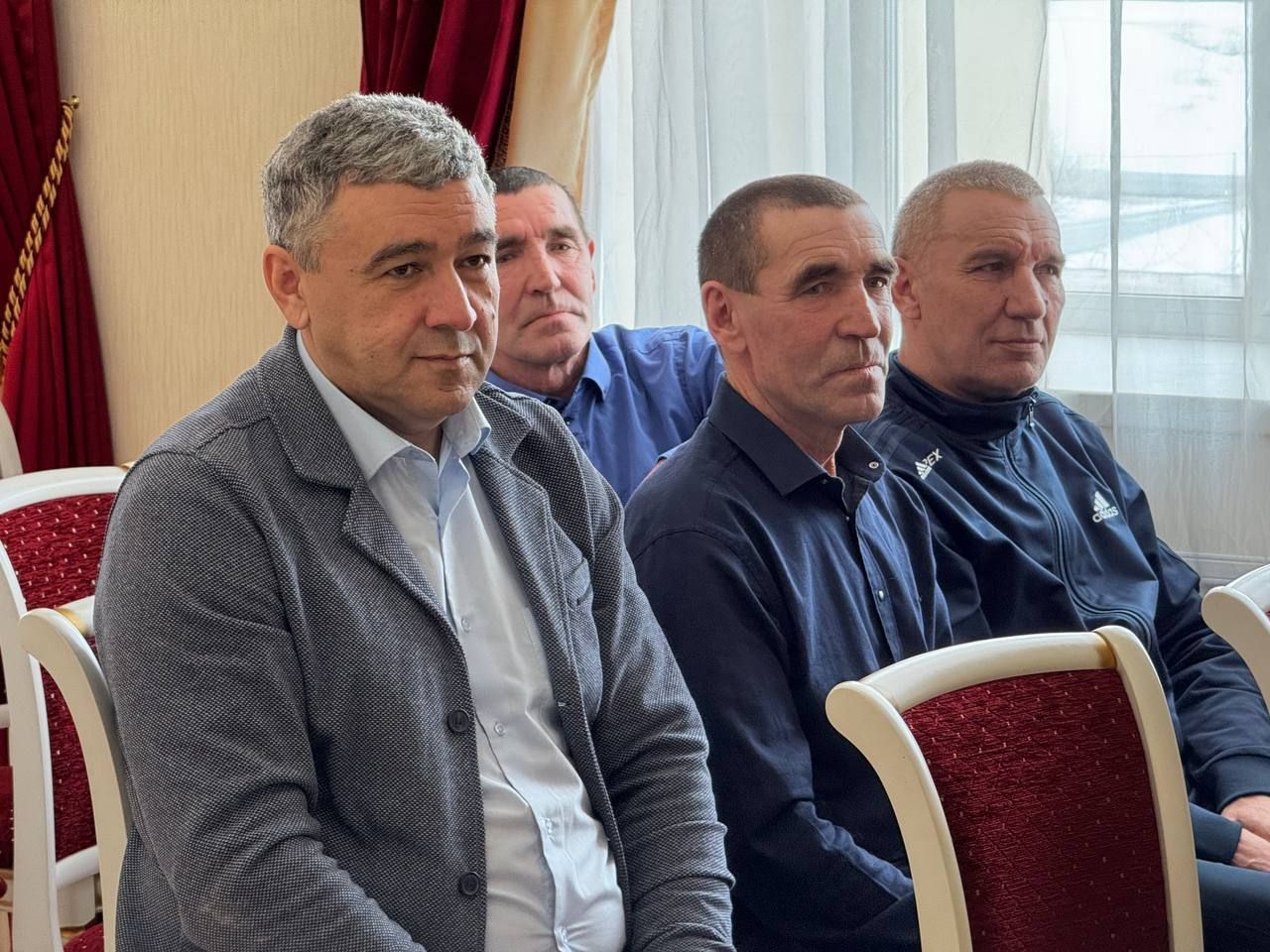 В Менделеевске чествовали героев повседневности: работники сферы услуг и ЖКХ приняли поздравления