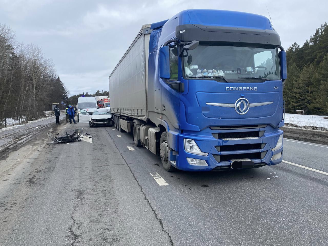 ДТП на трассе в Менделеевском районе: водитель Audi въехал в стоящую фуру