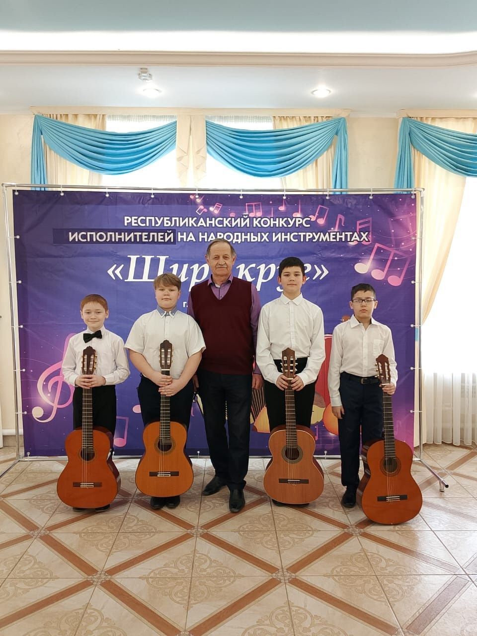 В Менделеевске прошёл конкурс исполнителей на народных инструментах «Шире круг»