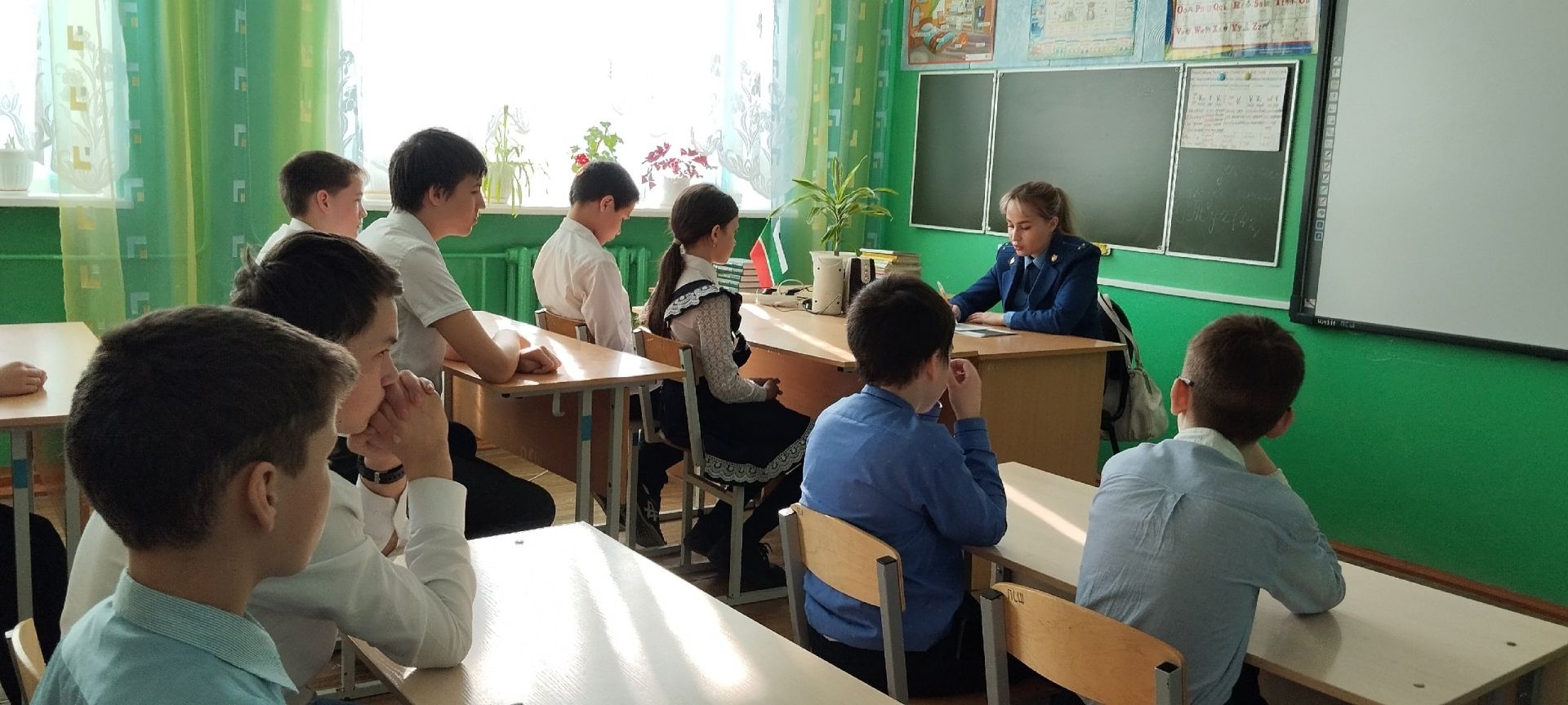 Помощник прокурора рассказала школьникам о дропперах и ответственности за наркотики