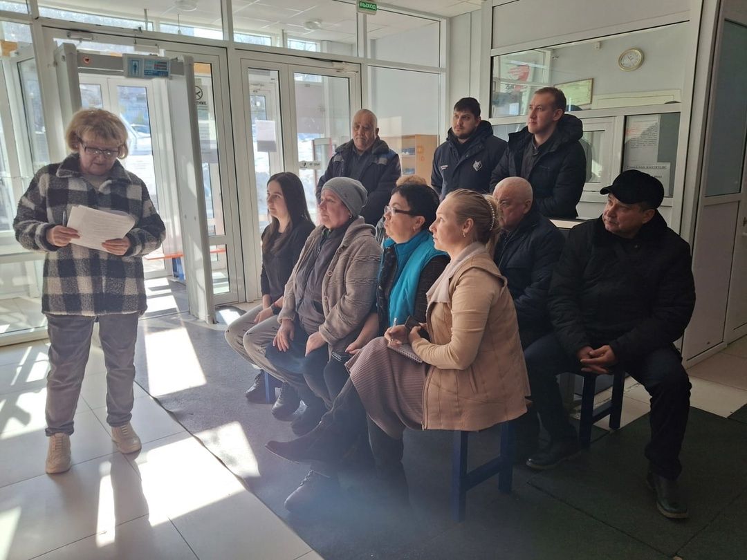 Безопасность прежде всего: в спортивной школе «Айсберг» проходят антитеррористические инструктажи