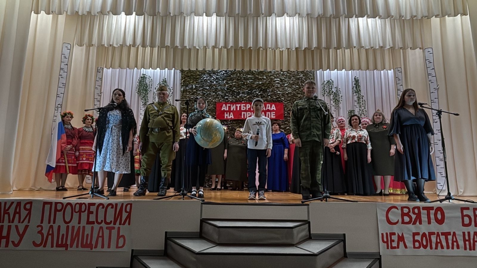 В Татарско-Челнинском СДК зрители окунулись в атмосферу фронтового концерта