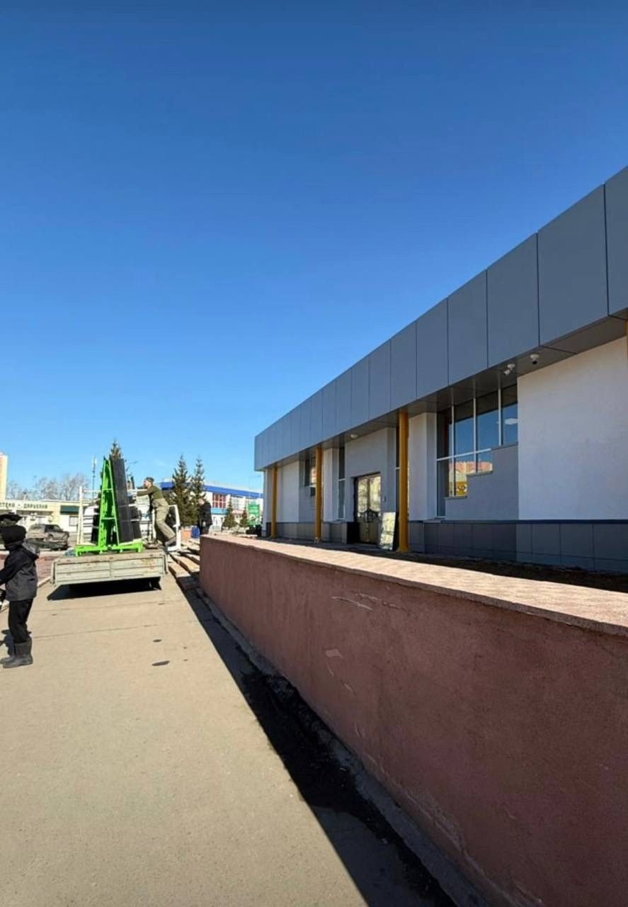 В Менделеевске продолжается ремонт кинотеатра «Юность»
