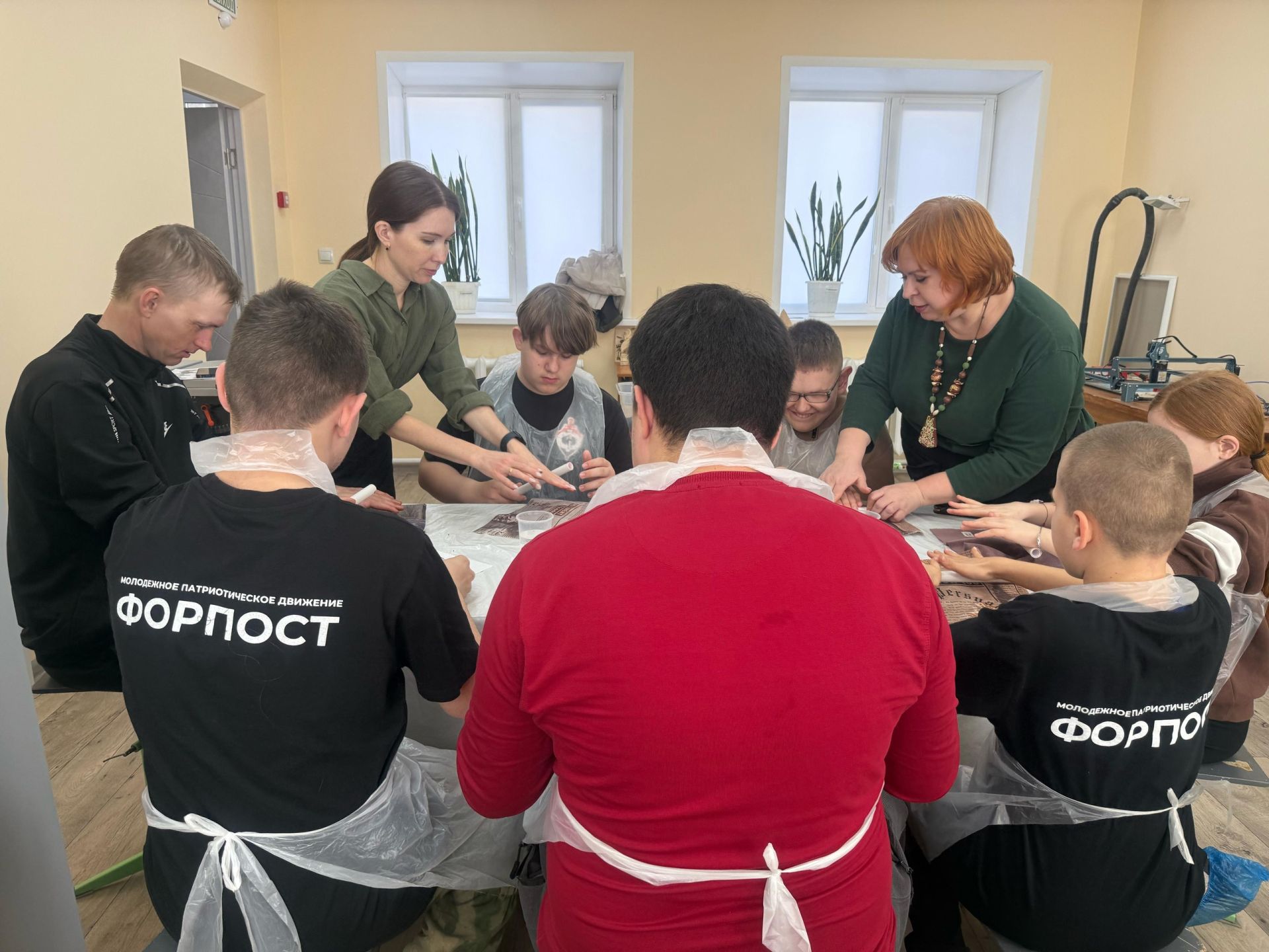 В социальном приюте «Камские зори» Менделеевска продолжается реализация проекта АНО «Время Побед» — Гончарная мастерская «Глиняная сказка»