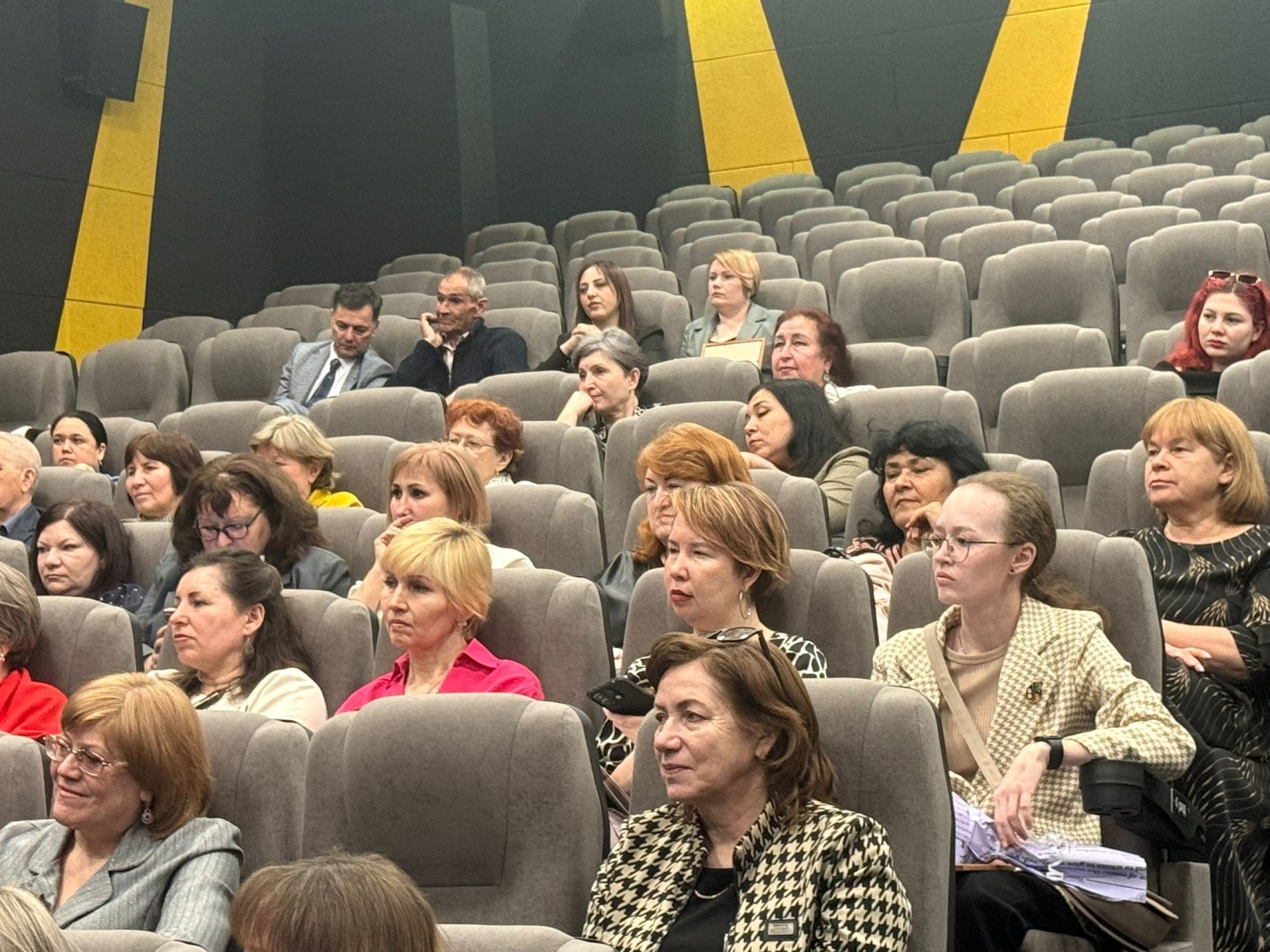 Лучшие культработники Менделеевска отмечены благодарностями главы района