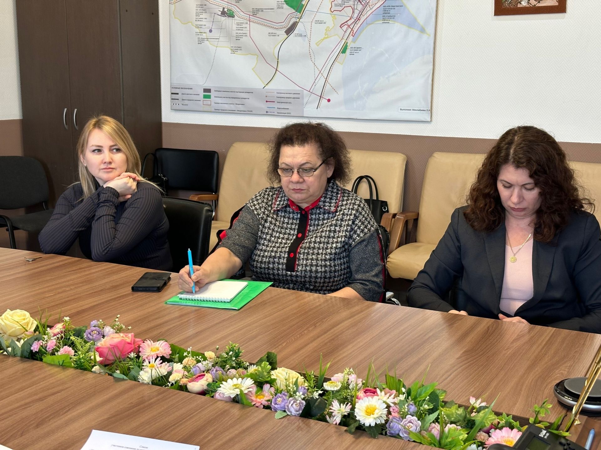 В администрации Менделеевского района обсудили меры по улучшению демографии и миграции