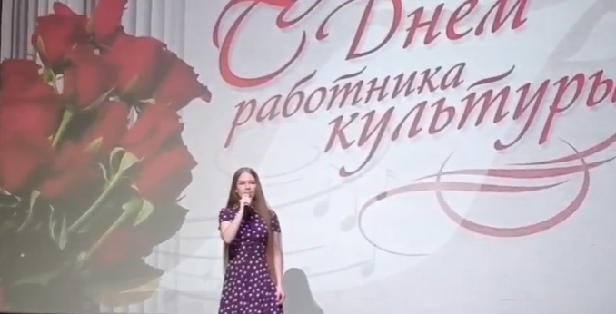 Коллектив Дворца культуры им. С. Гассара пригласили поздравить работников культуры Алнашевского района