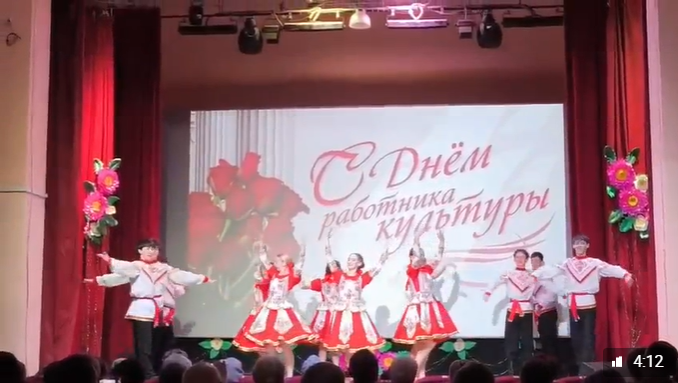 Коллектив Дворца культуры им. С. Гассара пригласили поздравить работников культуры Алнашевского района