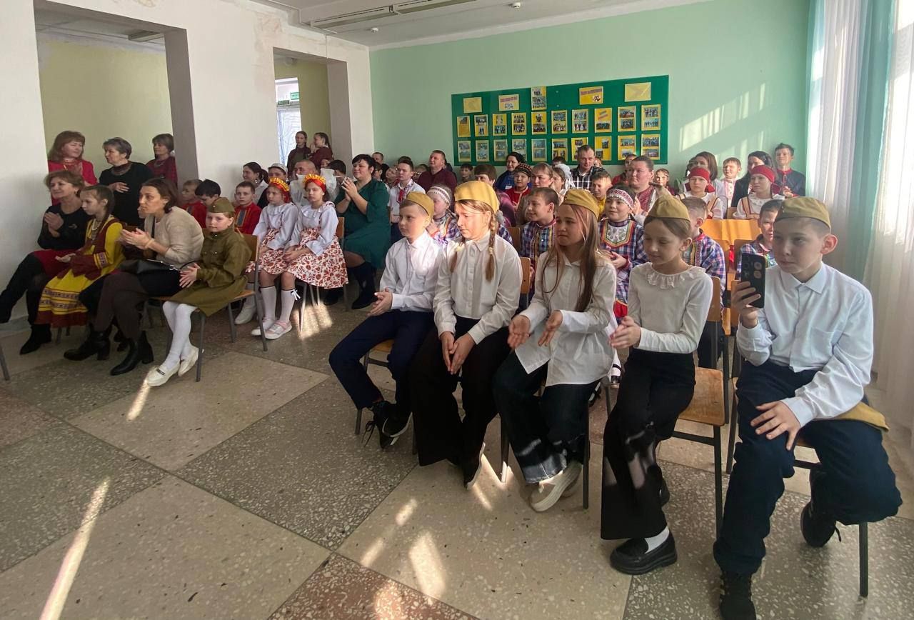 В Енабердинской школе прошел фестиваль культурного единства
