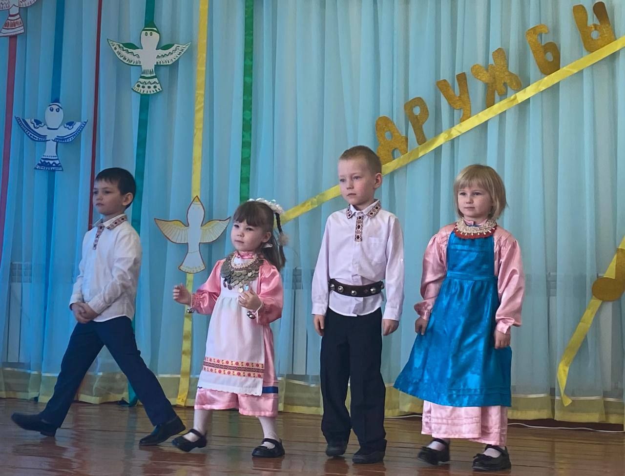 В Енабердинской школе прошел фестиваль культурного единства