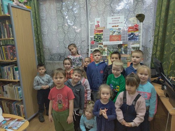 Воспитанники приюта «Камские зори» Менделеевска приняли участие в акции «Читаем книги о войне»