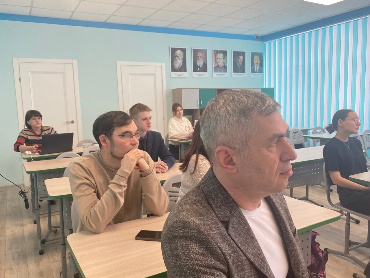 В дни Всероссийской олимпиады юные химики встречаются с экспертами