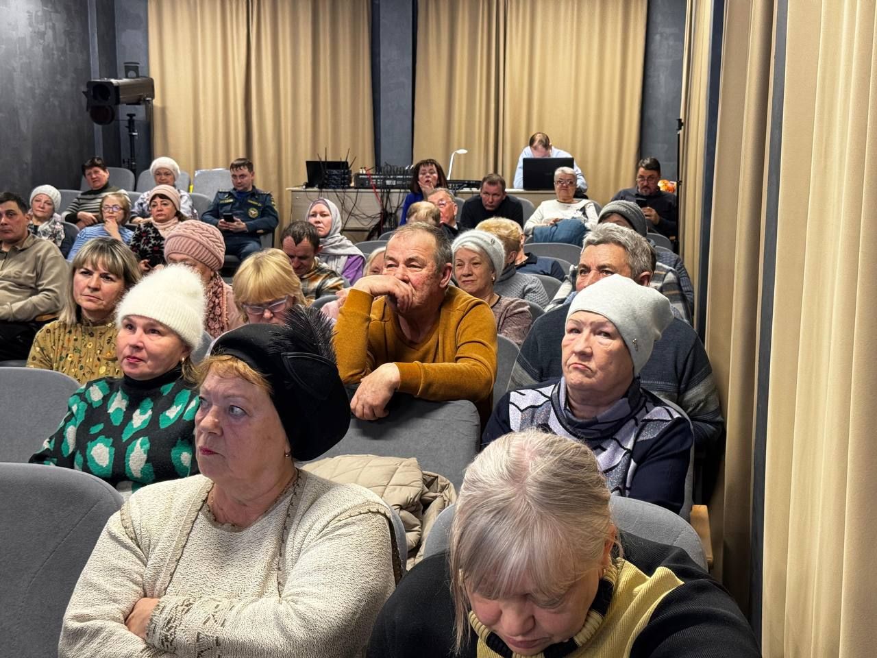 На сходе граждан в ТОС «Альфа» решали вопросы ЖКХ и благоустройства