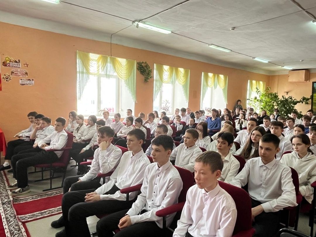 Прокурор Менделеевского района провела лекцию в Средней школе № 4