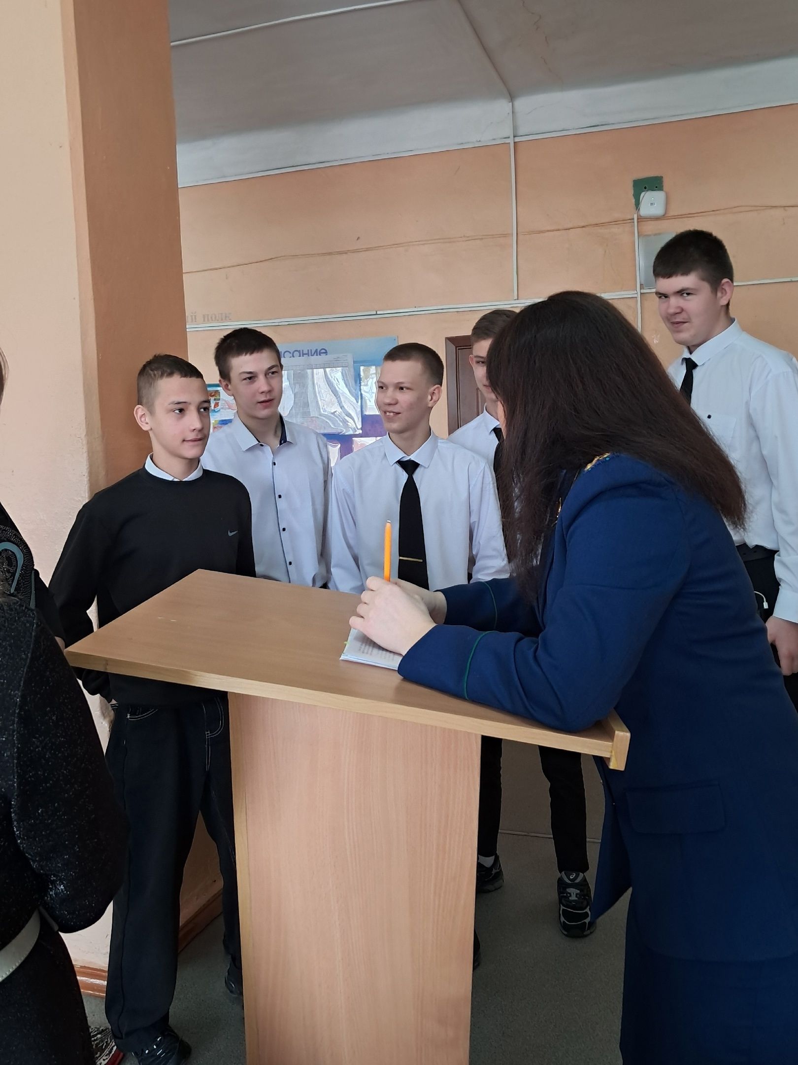 Прокурор Менделеевского района провела лекцию в Средней школе № 4