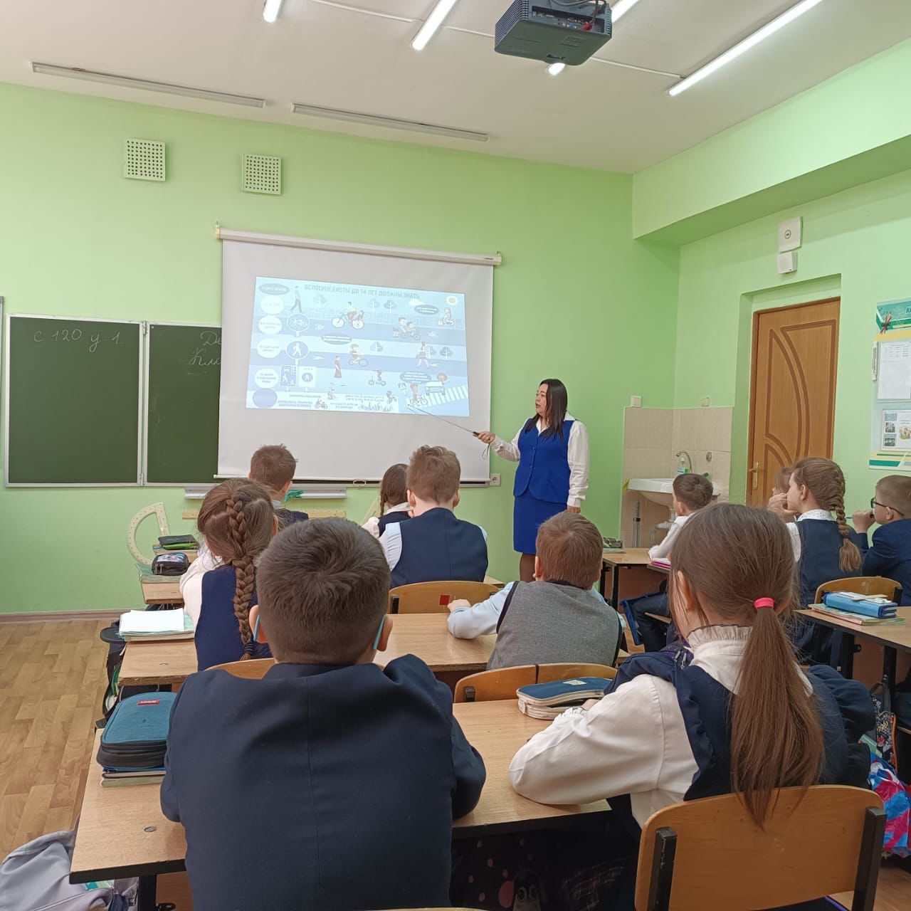 В Менделеевске провели беседу по ПДД с учениками