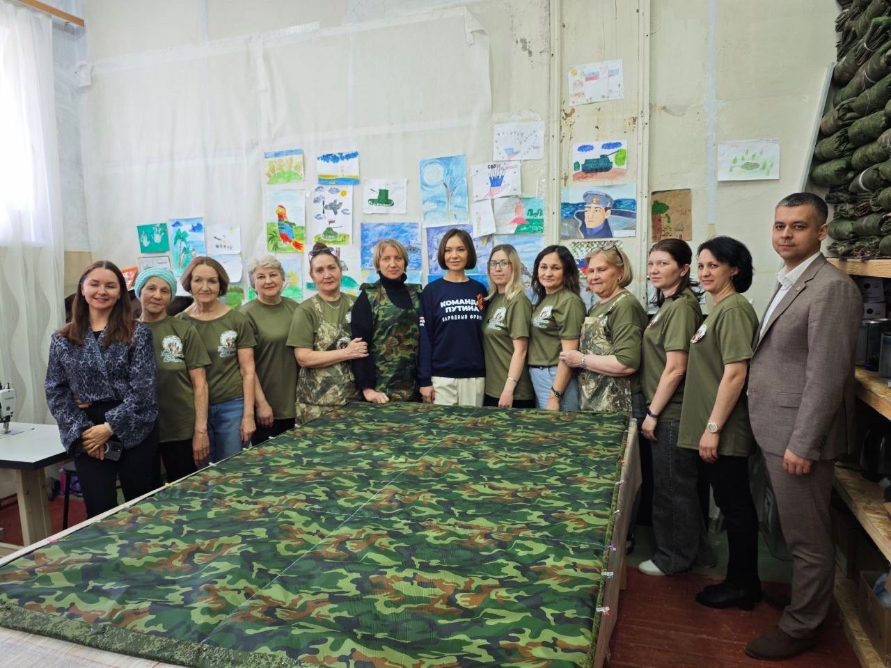 Альфия Когогина пообщалась с волонтёрами пункта гуманитарной помощи «Мы вместе»