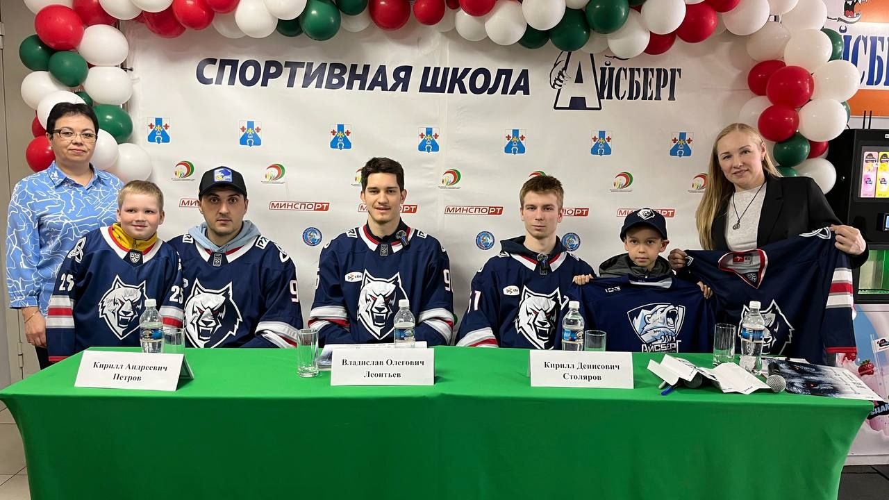 Сегодня в Менделеевске прошел мастер-класс по хоккею от ведущих игроков ХК «Нефтехимик»