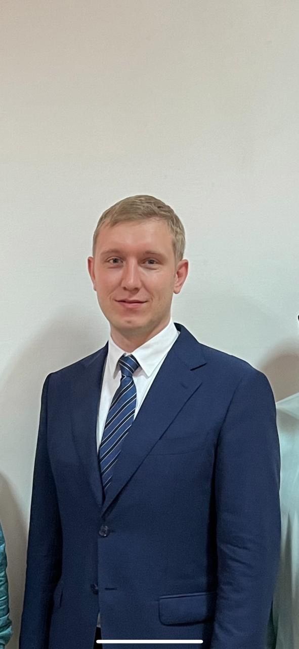 Депутат Дмитрий Буравов подарил подписку на «Менделеевские новости» старшему поколению