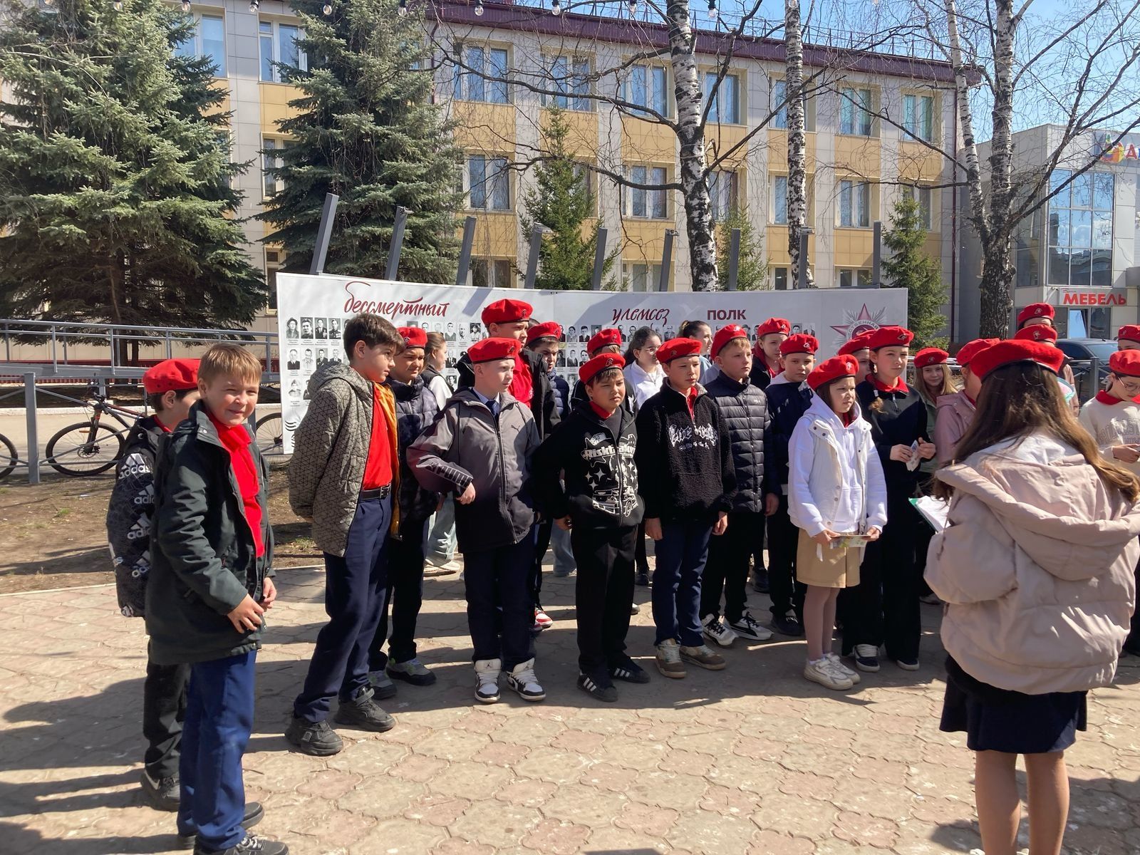 Юнармейцы Менделеевска побывали на экскурсии по Аллее Героев