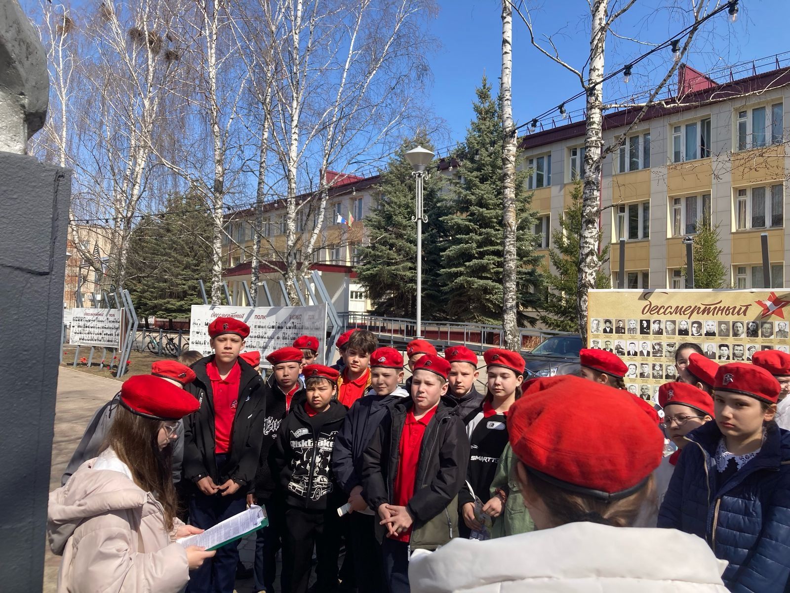 Юнармейцы Менделеевска побывали на экскурсии по Аллее Героев