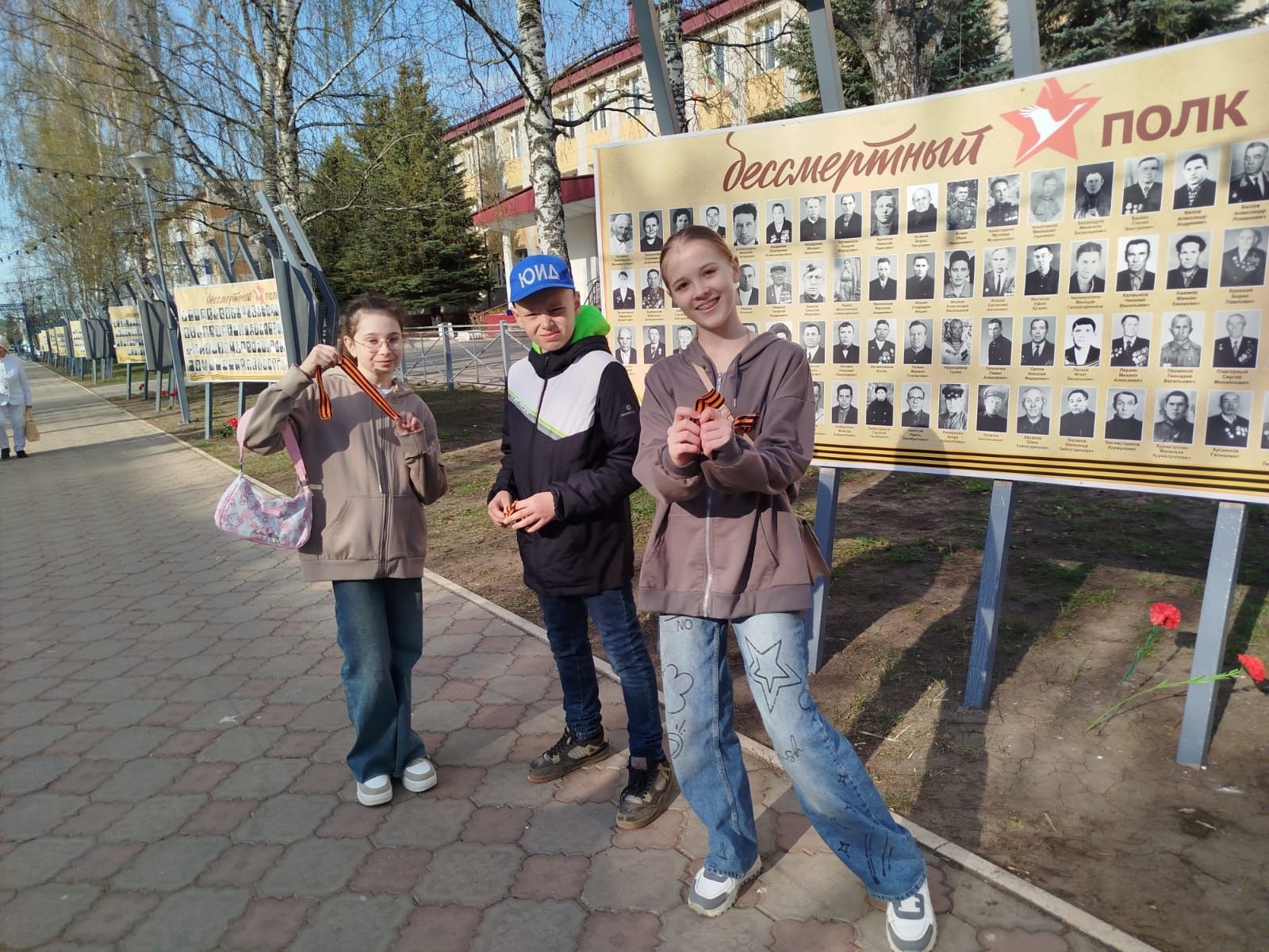 Акция «Георгиевская лента» в Менделеевске: юные экологи и журналисты в деле