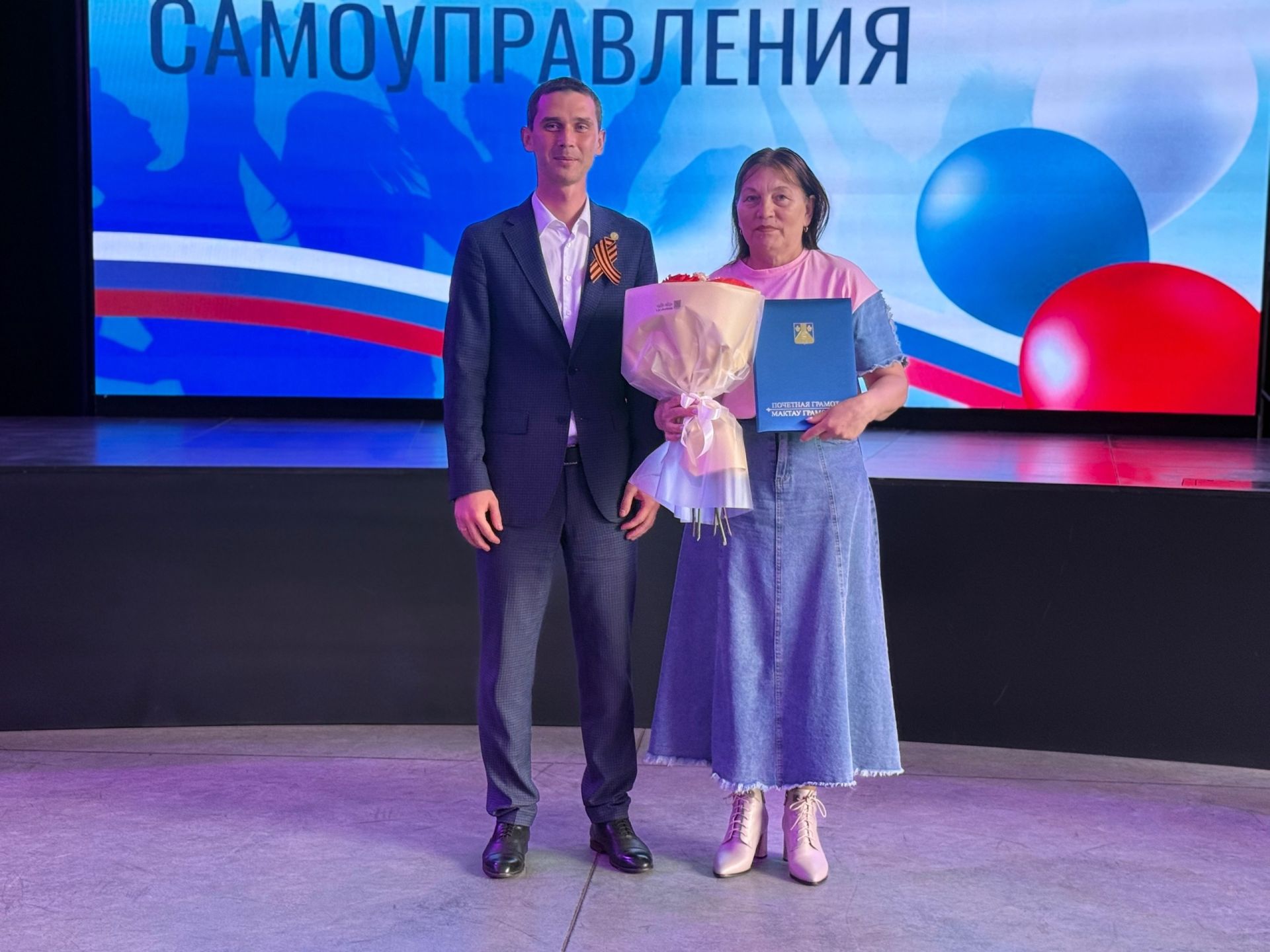 Лучшим сотрудникам местного самоуправления Менделеевского района вручили награды