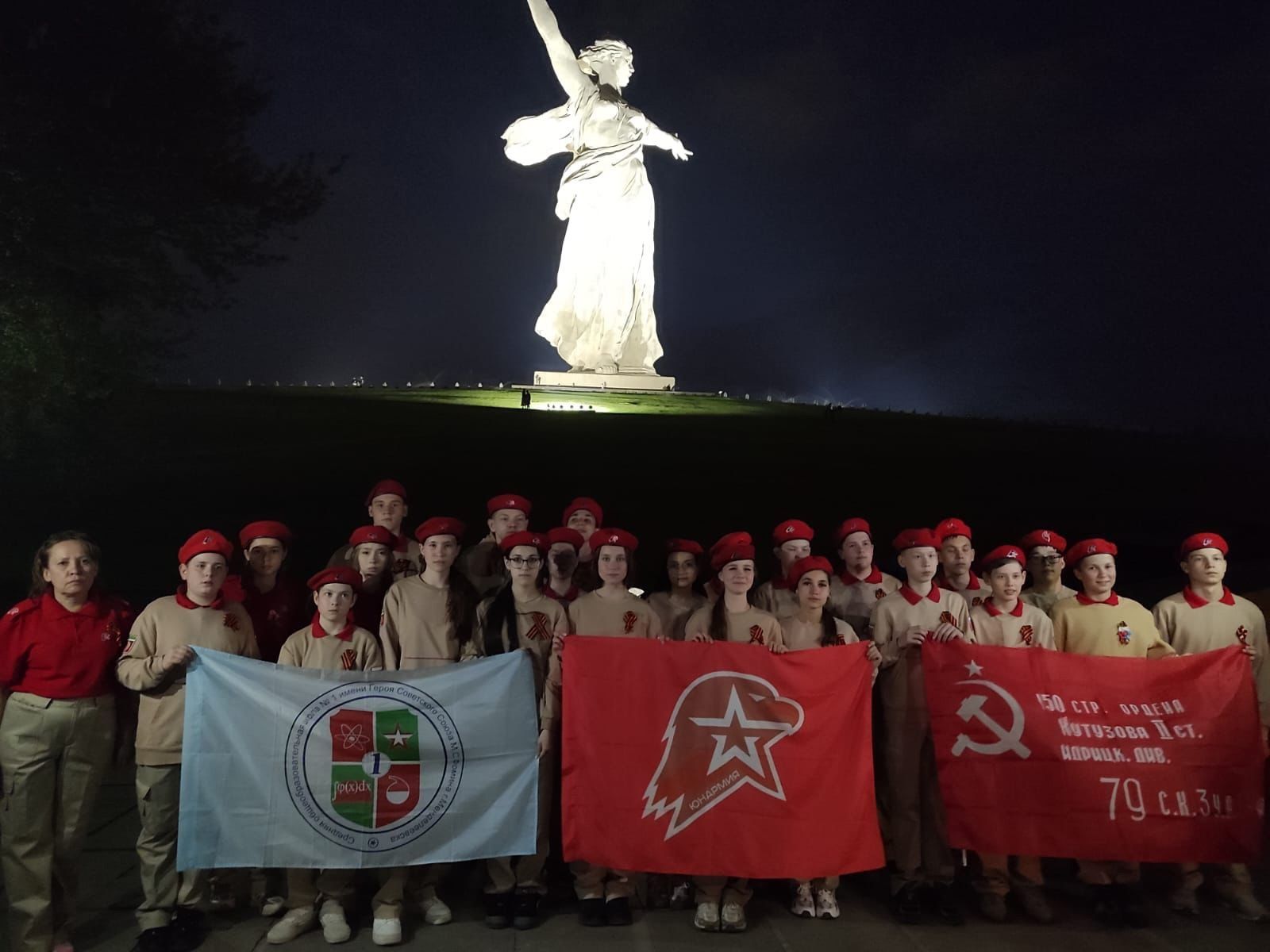 Школьники из Менделеевска съездили в Волгоград на Мамаев Курган