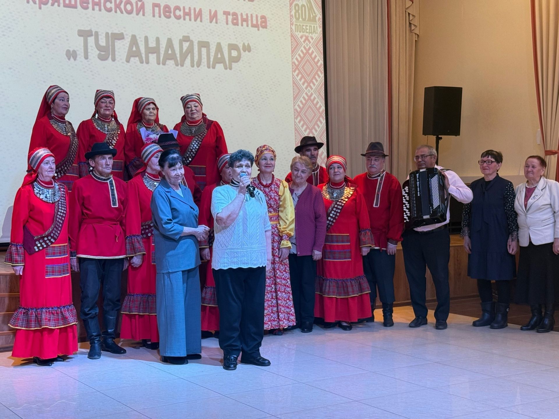Ансамбль кряшен «Туганайлар» Менделеевска подарил зрителям яркую концертную программу