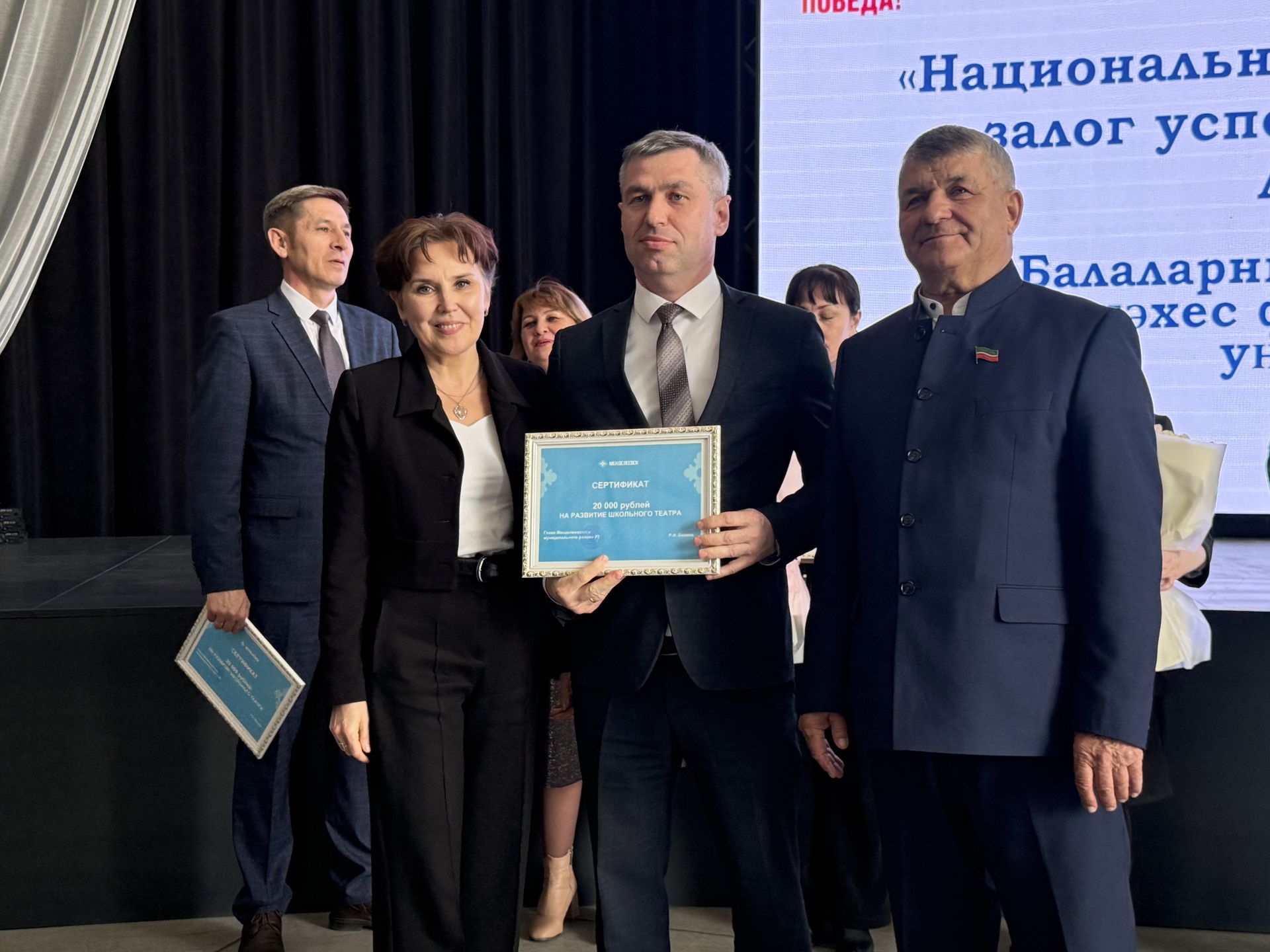 В Менделеевске молодёжь представила творческие национальные номера