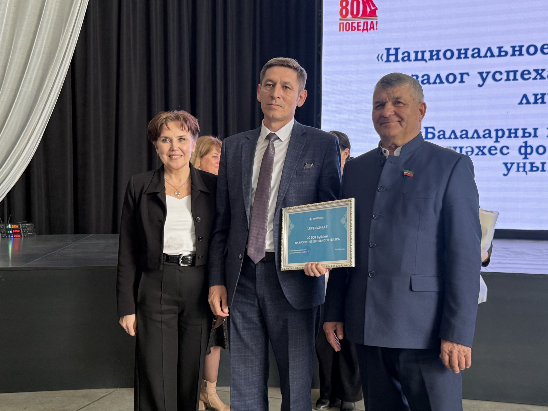 В Менделеевске молодёжь представила творческие национальные номера