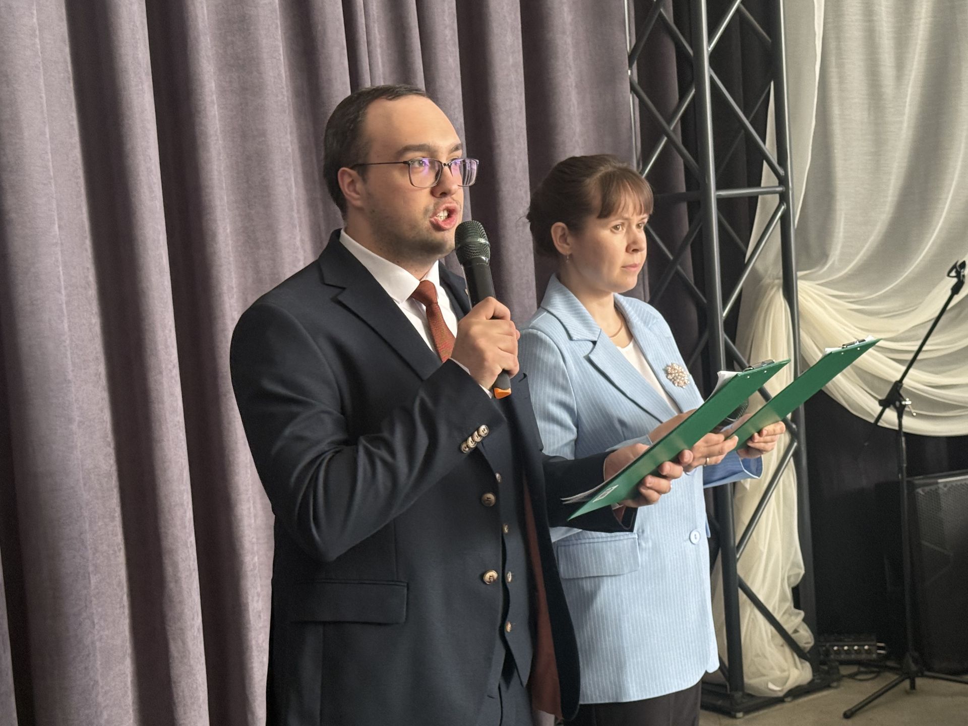 В Менделеевске молодёжь представила творческие национальные номера