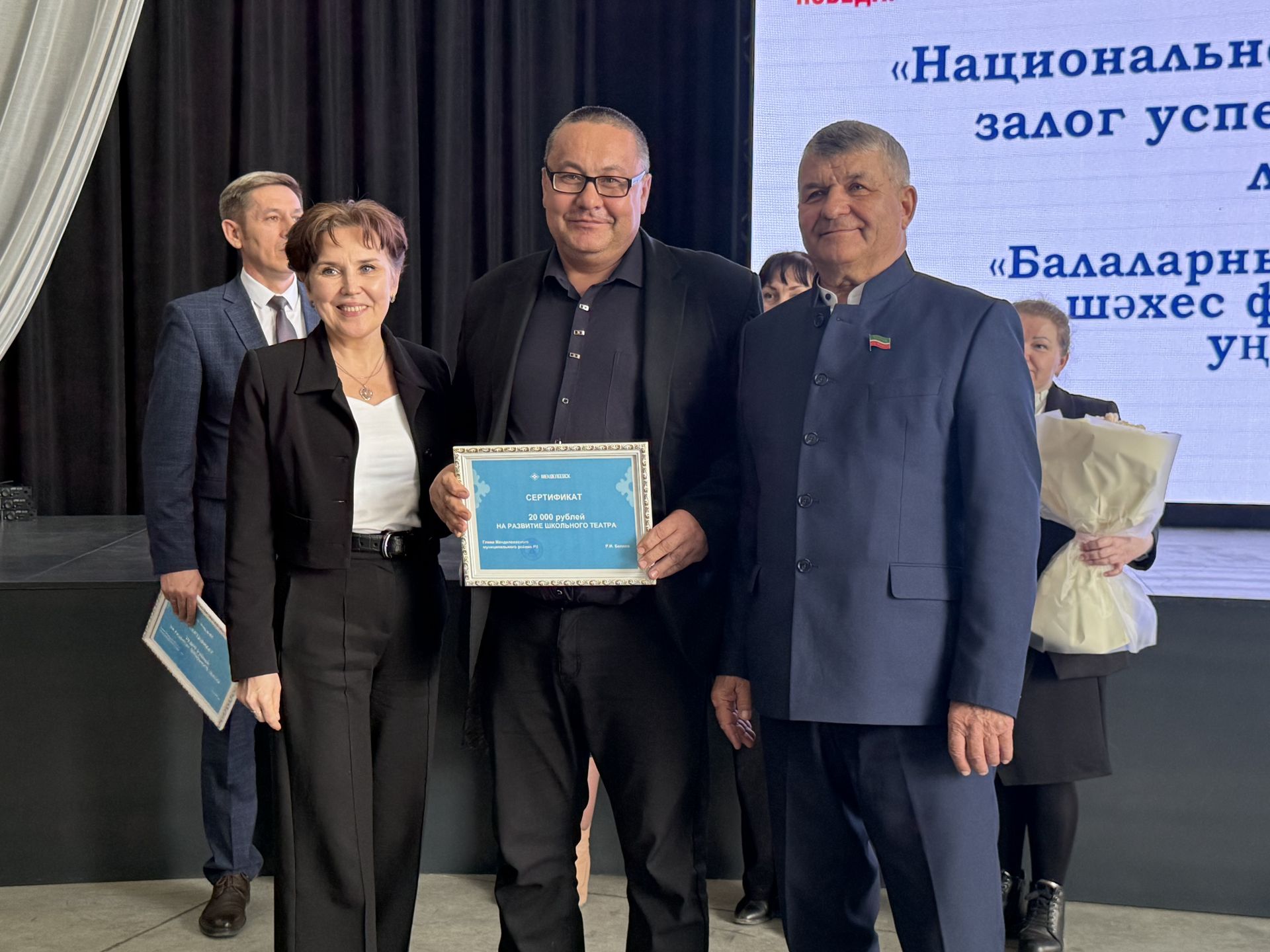 В Менделеевске молодёжь представила творческие национальные номера