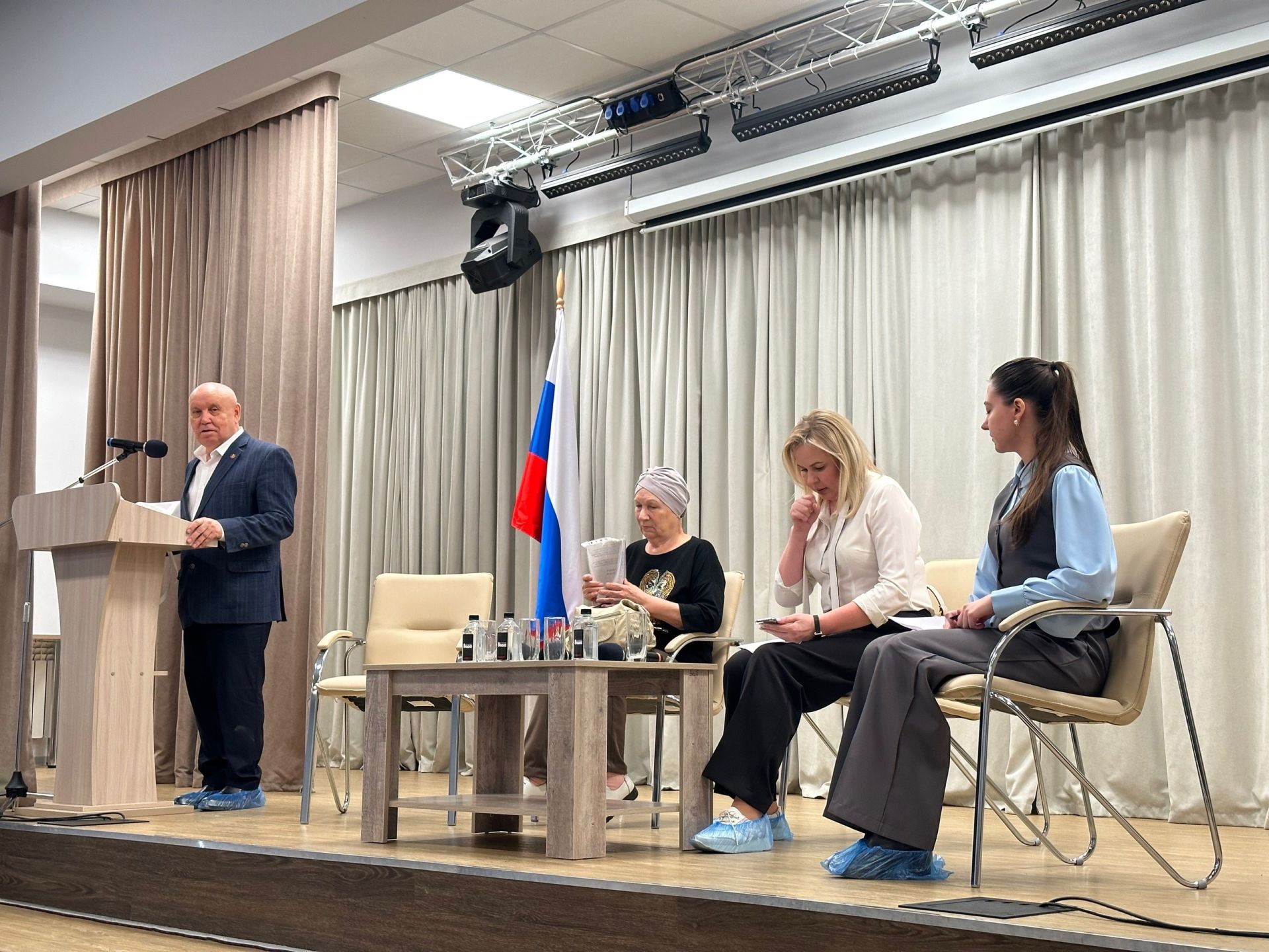 Назипов Раис Габсалямович: «Необходимо создать правила юного Менделеевца в школах и возобновить работу совета отцов»