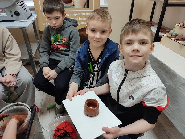 Дети из приюта «Камские зори» освоили азы гончарного мастерства