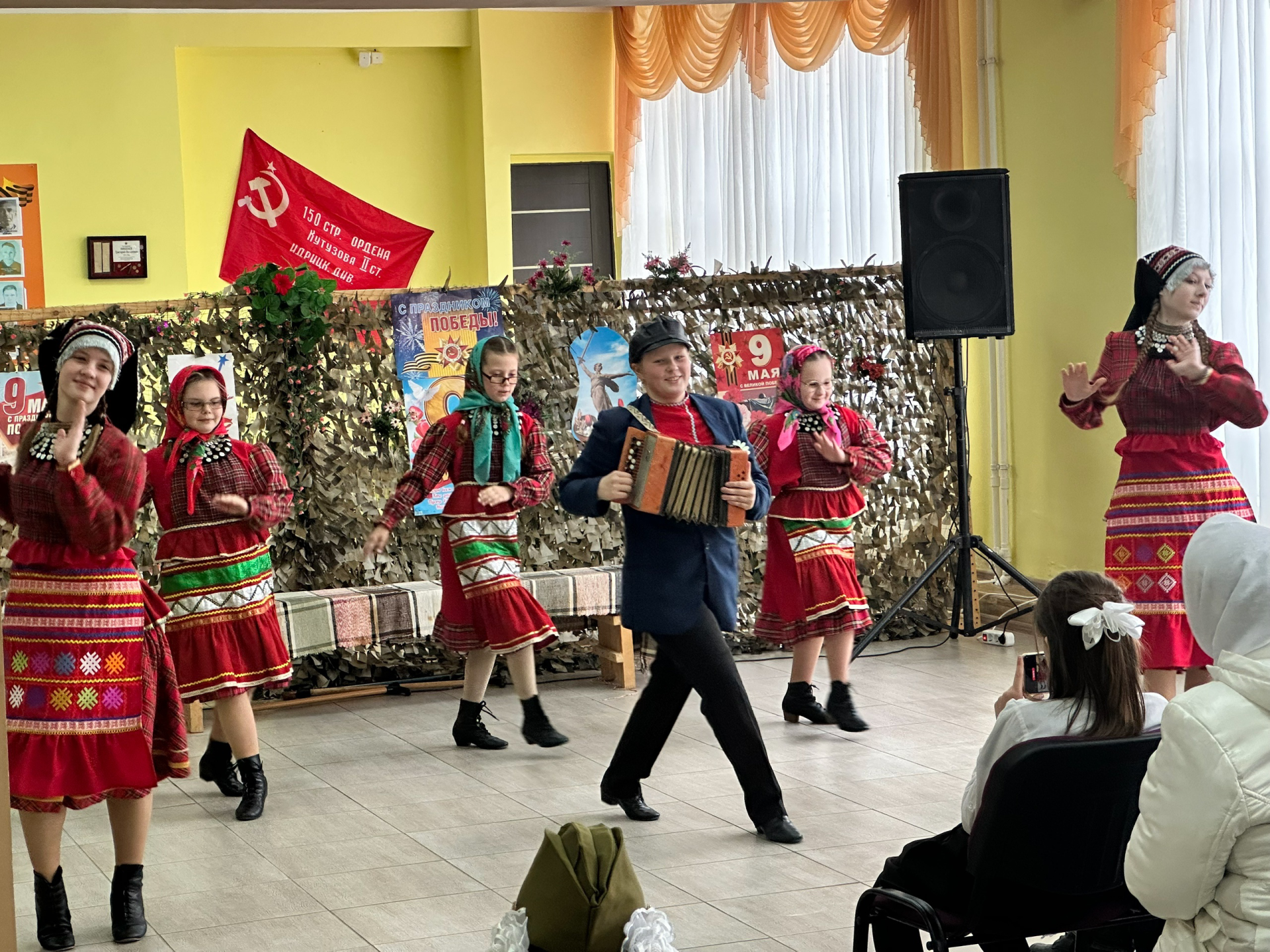 В Старо-Гришкинском СДК посвятили день патриотическому концерту